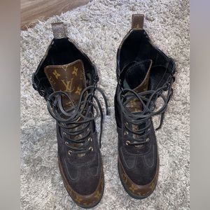 Louis Vuitton LV Women Laureate Platform Desert Boot in Soft Suede Calf leather